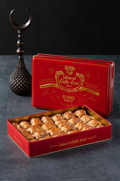 Şekerci Cafer Erol Buttery Homemade Baklava with Walnuts - Red Tin Box, 1 kg