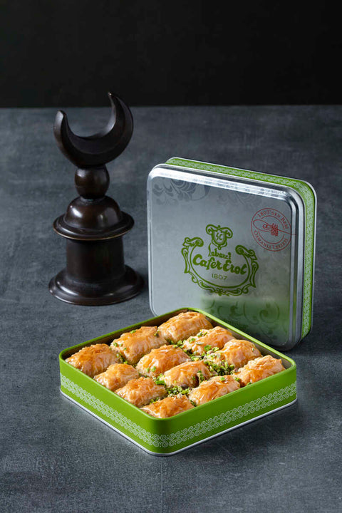 Şekerci Cafer Erol Pistachio Buttery Baklava - Green Tin Box, 600 g