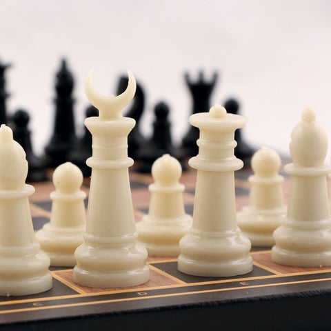 Star College Chess Set